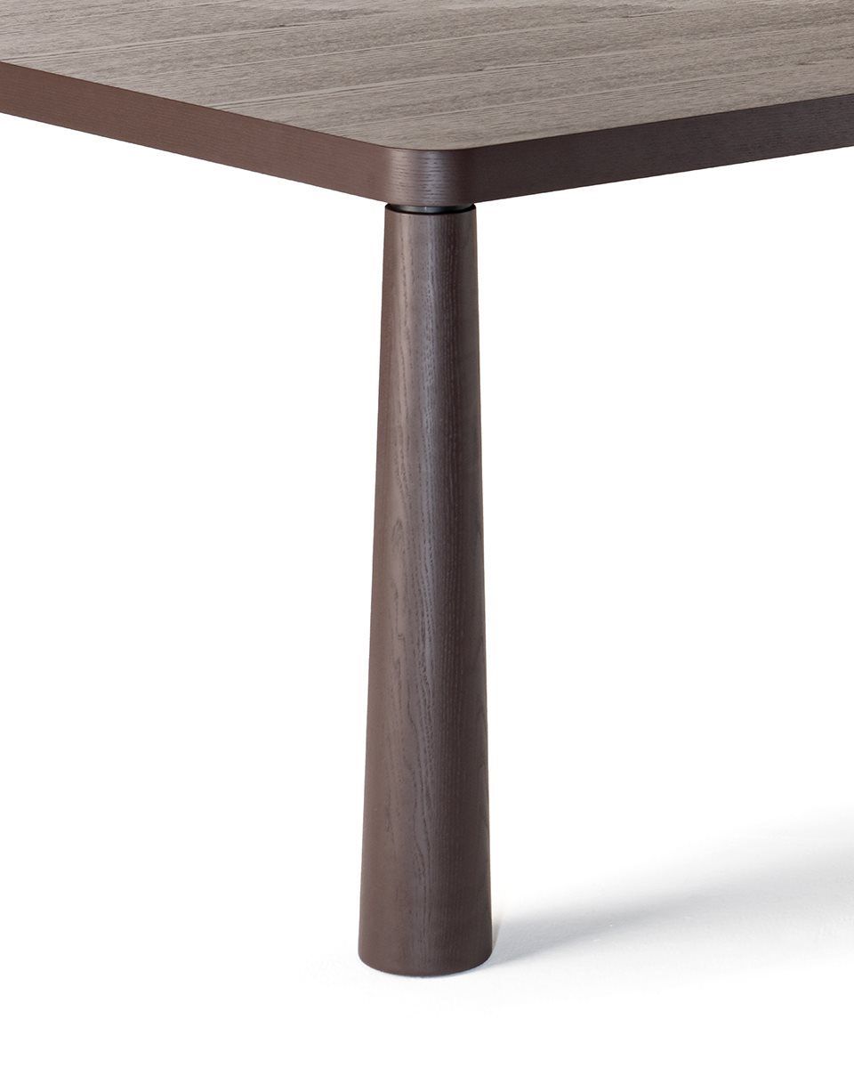 Tidone dining table