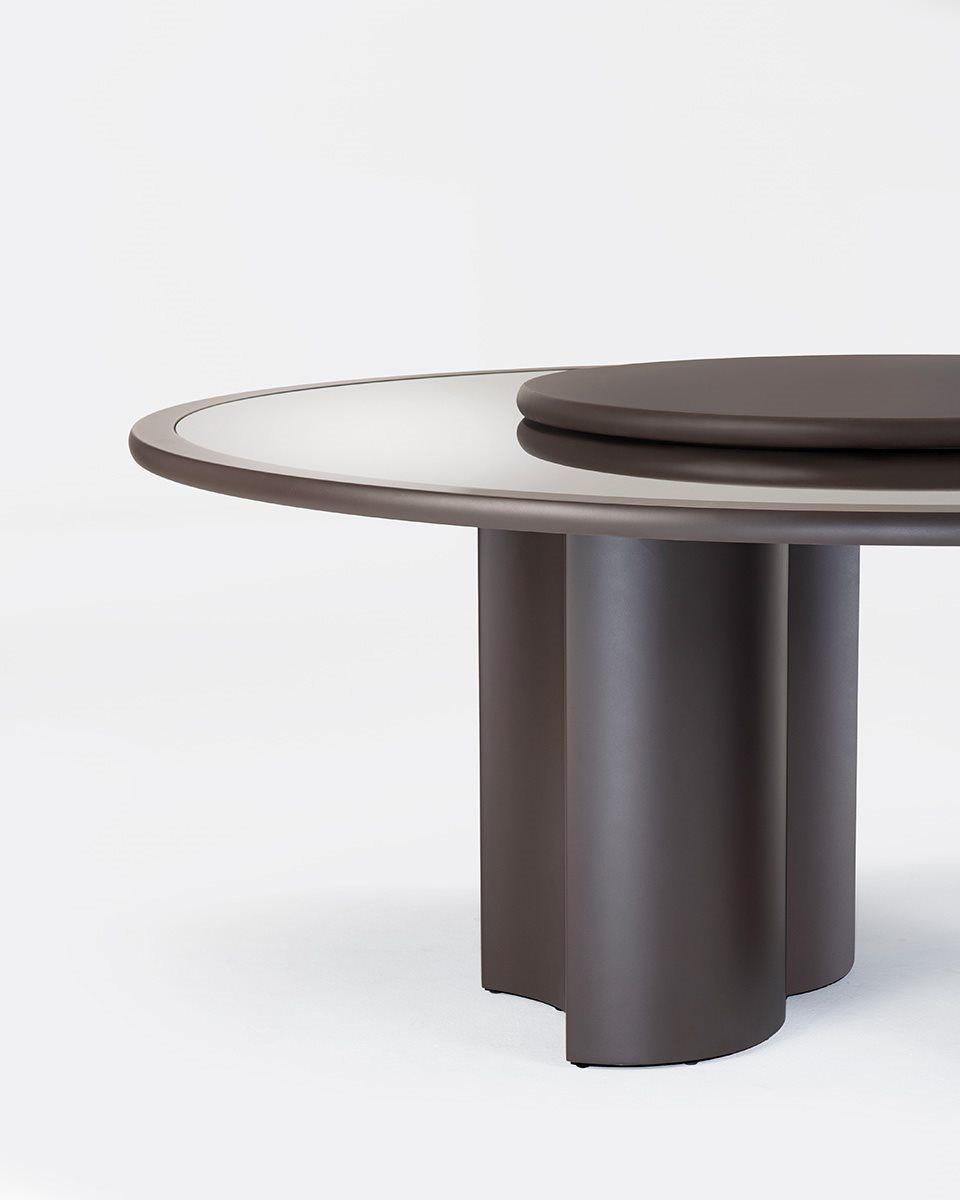 Bol 2326 dining table