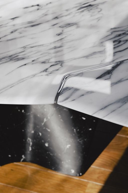 Infinitamente dining table