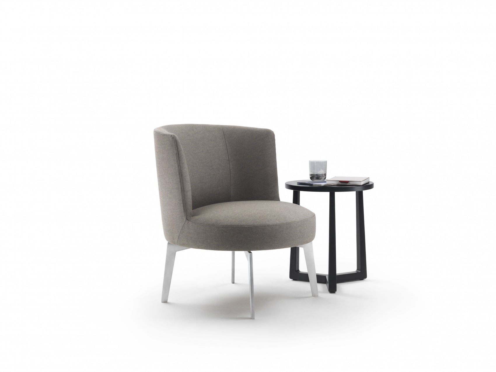 Hera armchair
