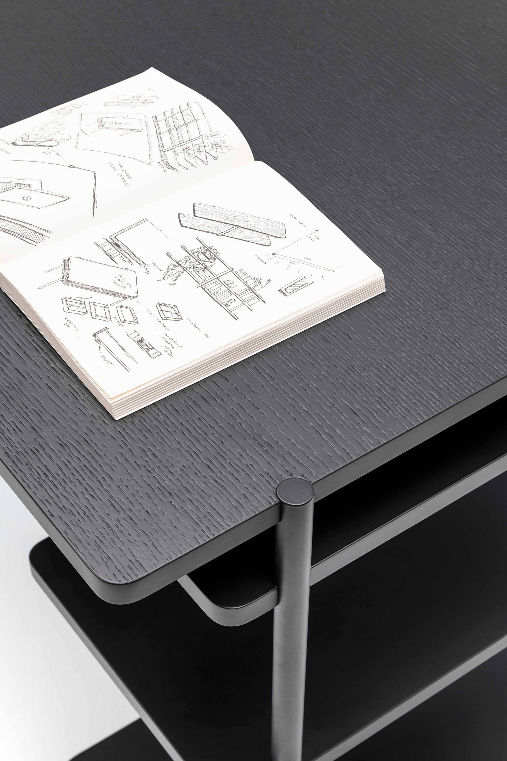 Aero writing desk