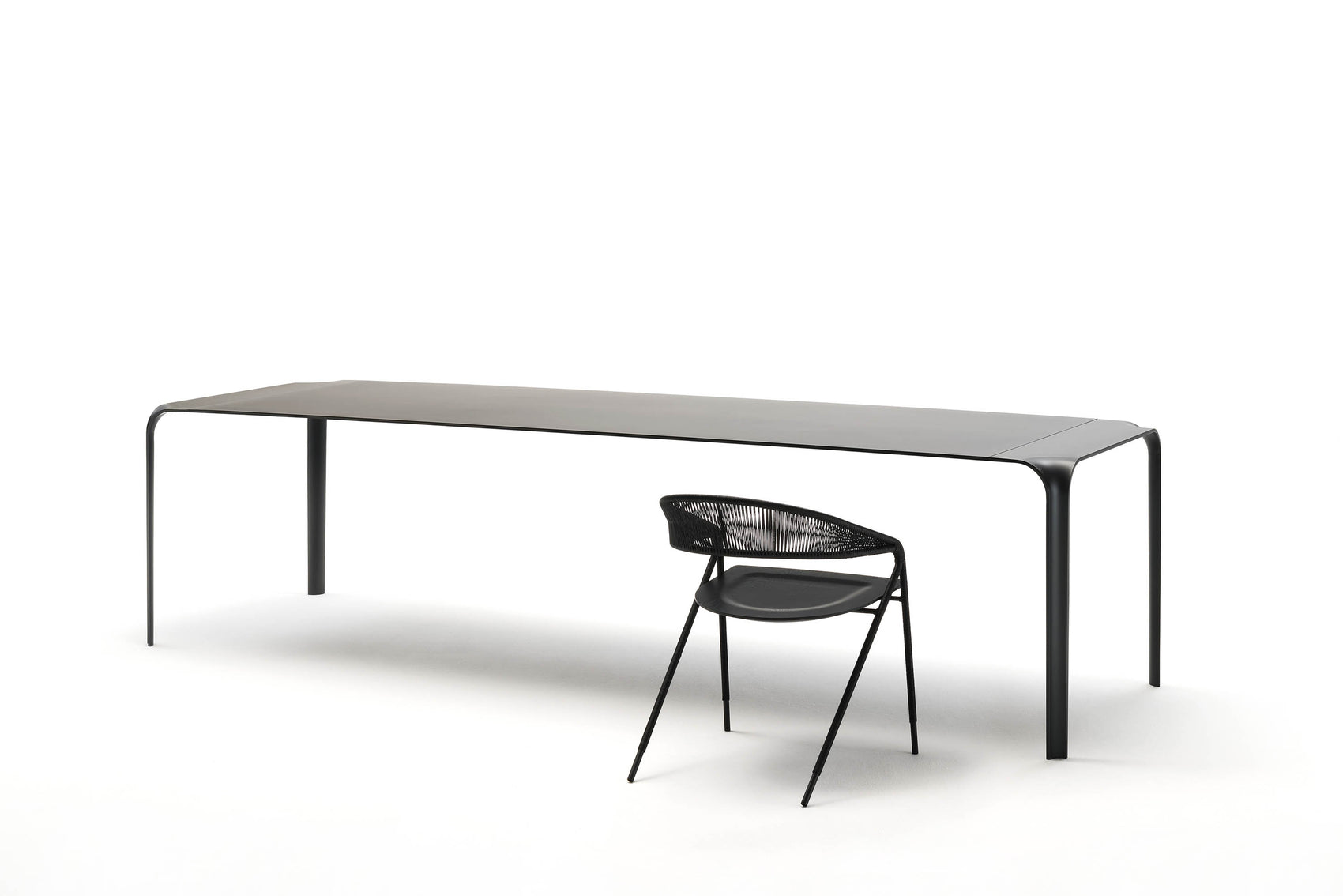 Brasilia dining table