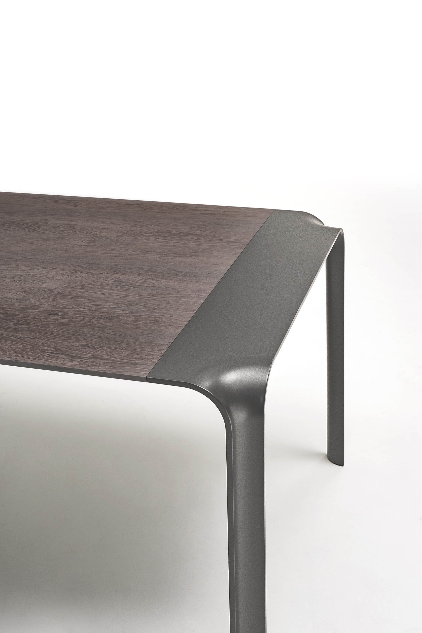 Brasilia dining table