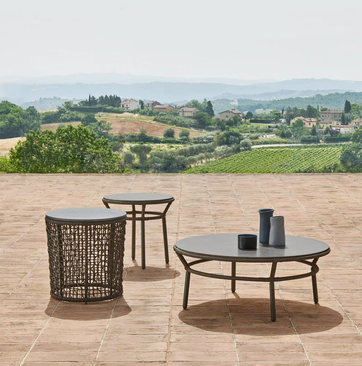 Emma basket table