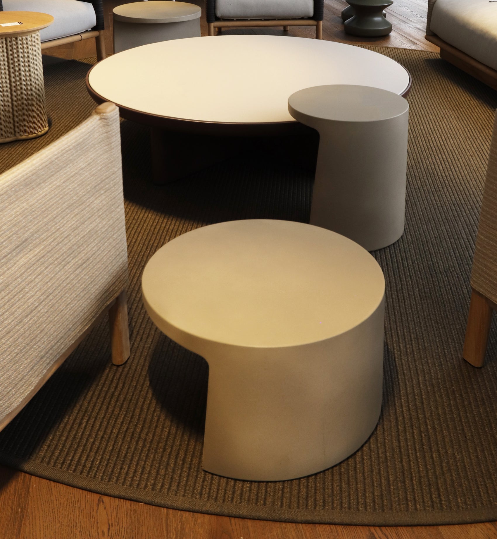 Giro outdoor side table - low