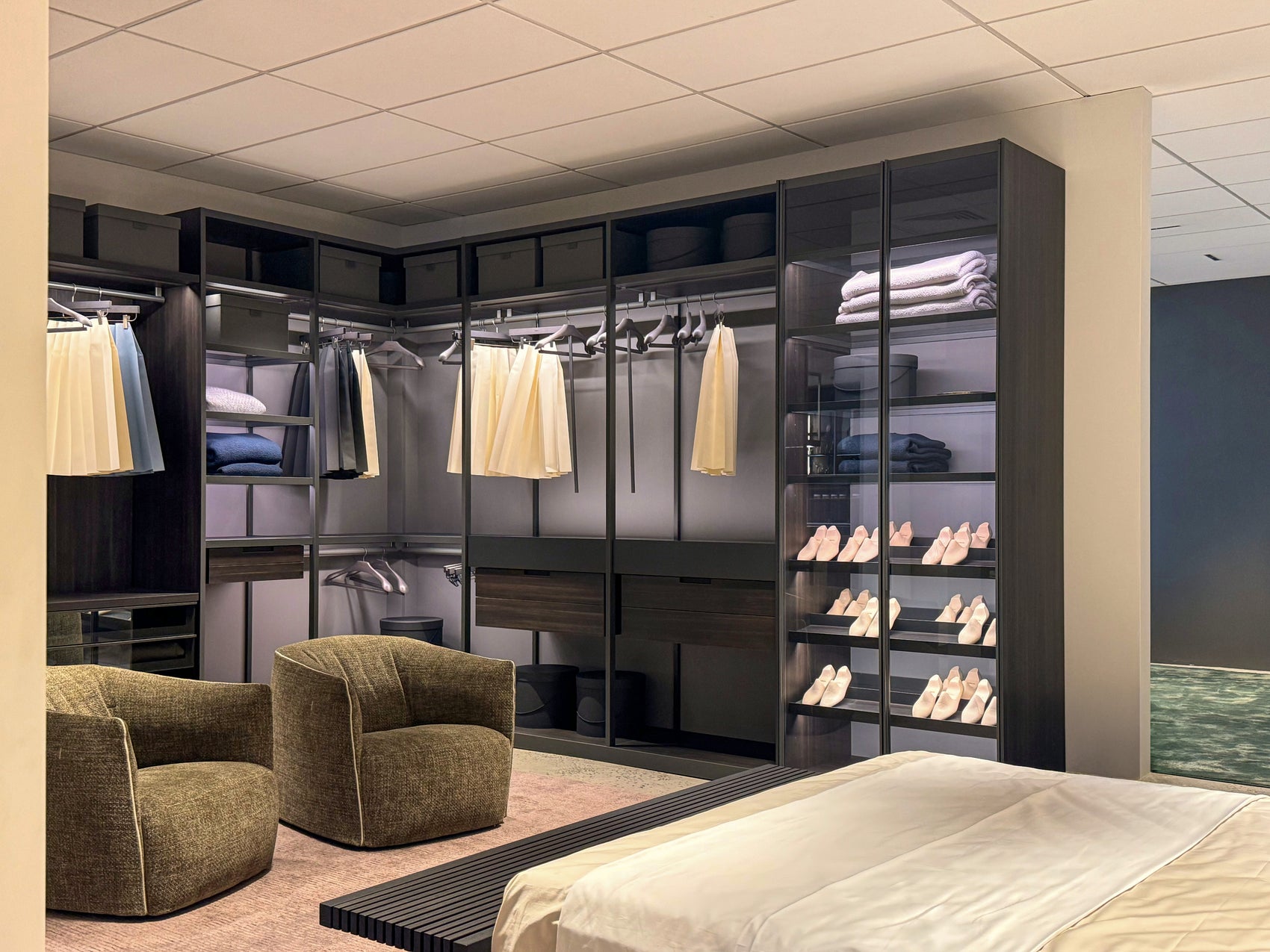 Senzafine wardrobe