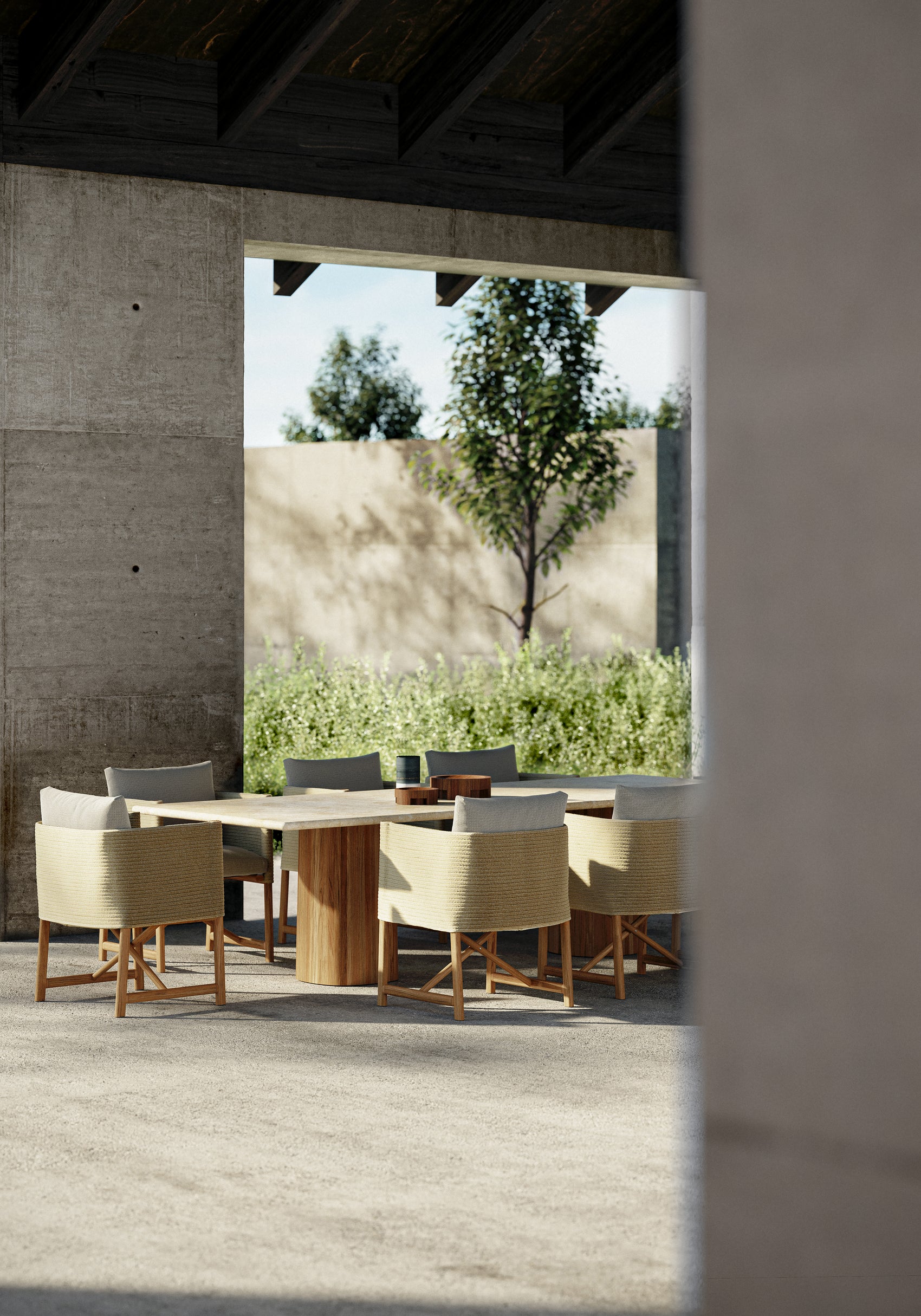 Giro dining table (Slightly damaged)