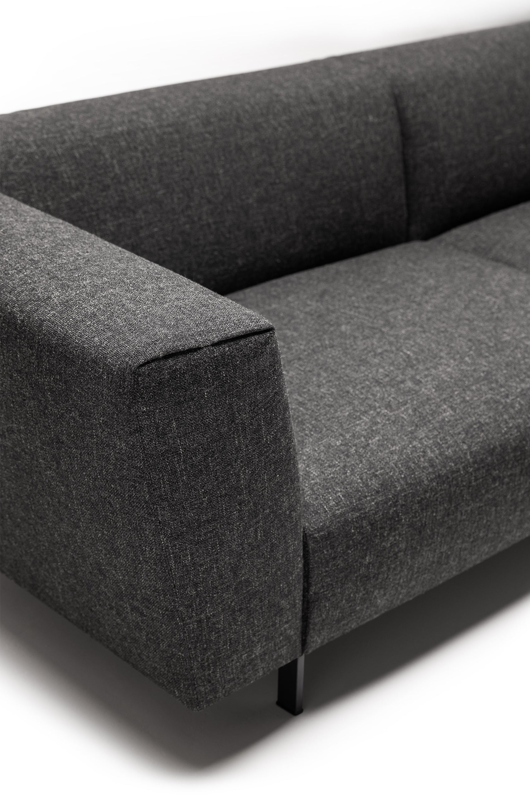 Neera sofa