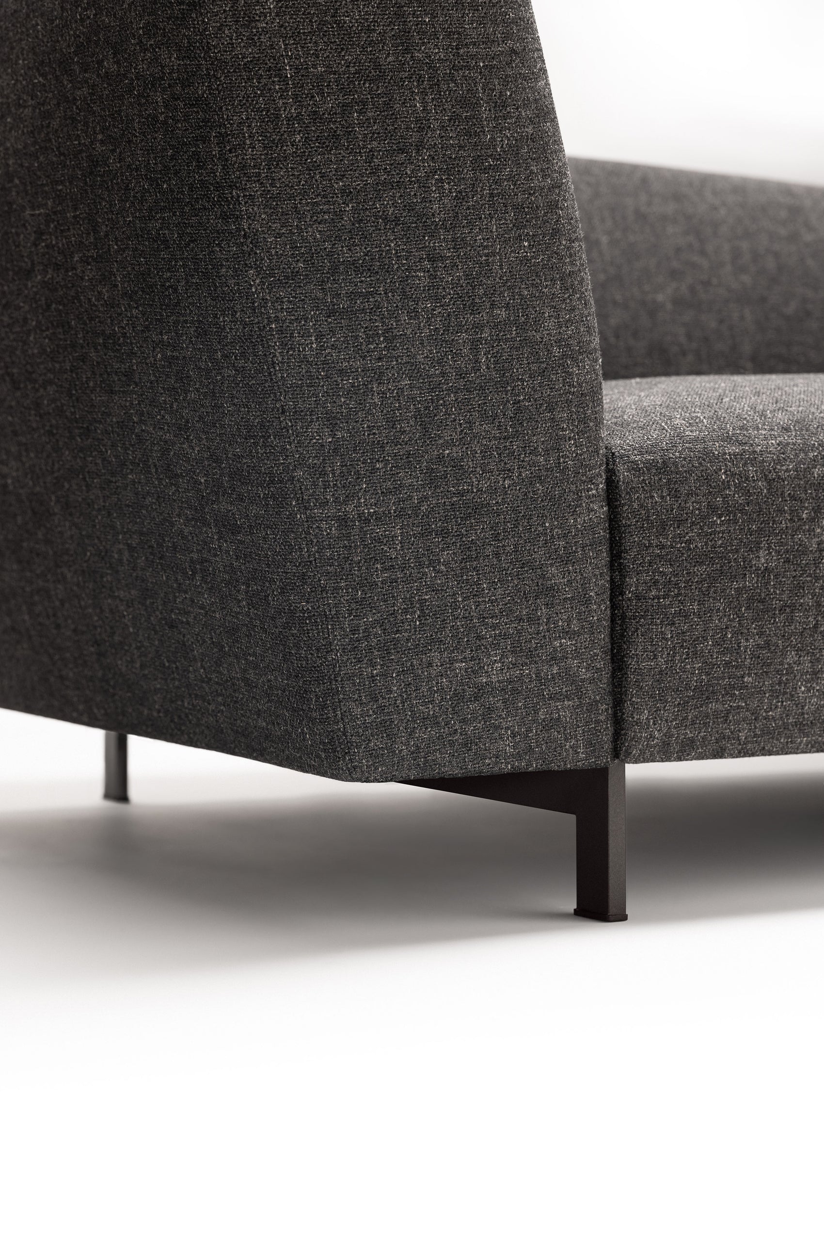Neera sofa