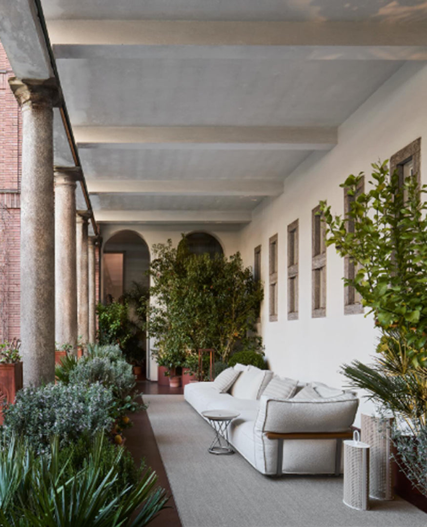 Camelot outdoor sofa