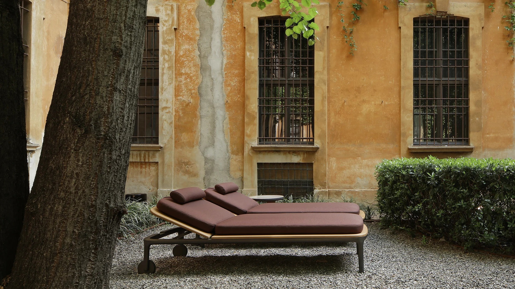 Henry sun bed