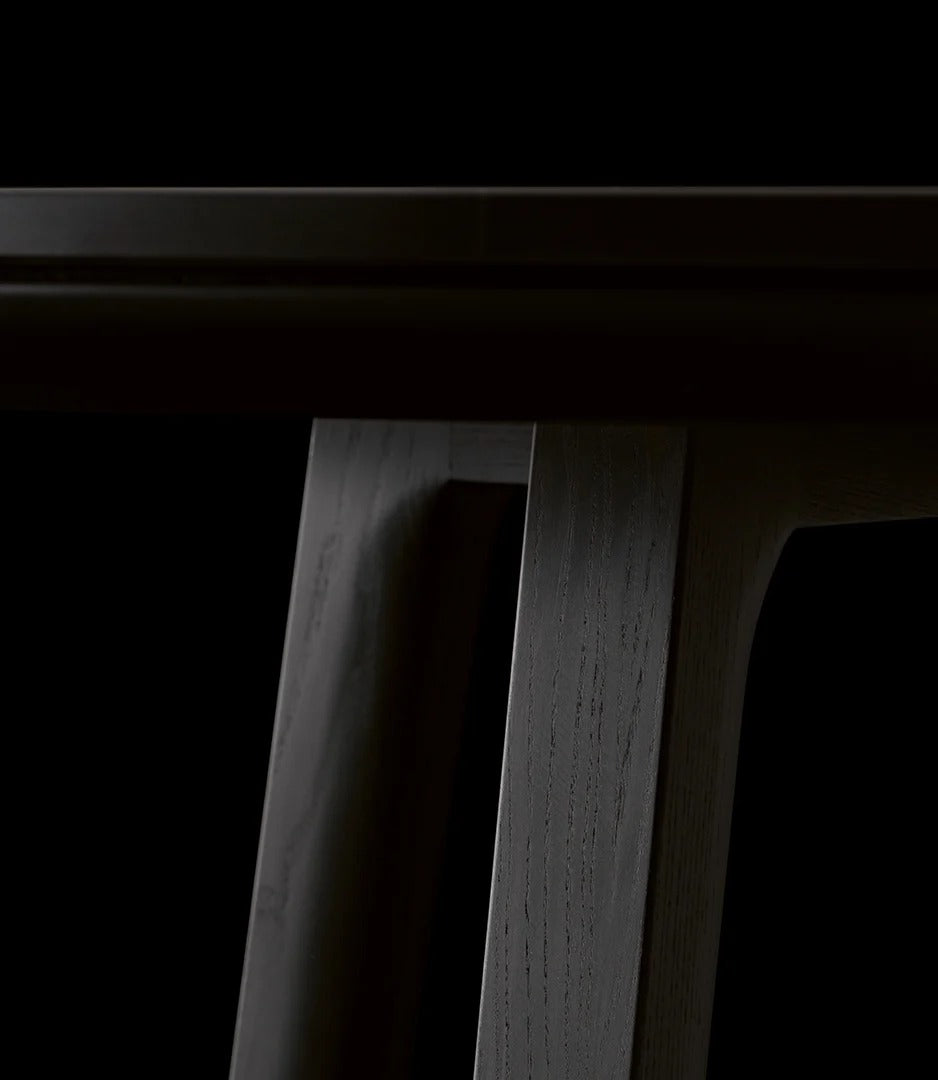 Neo Concorde table