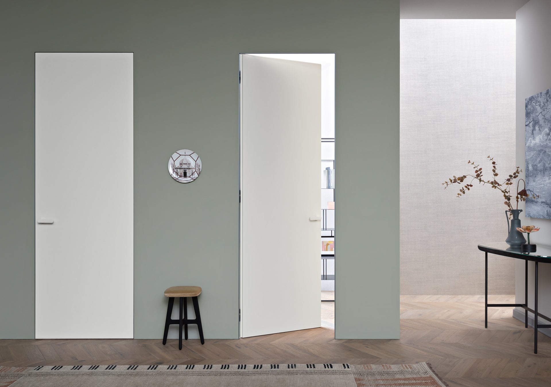 Rasomuro 55s flush-to-wall door detail
