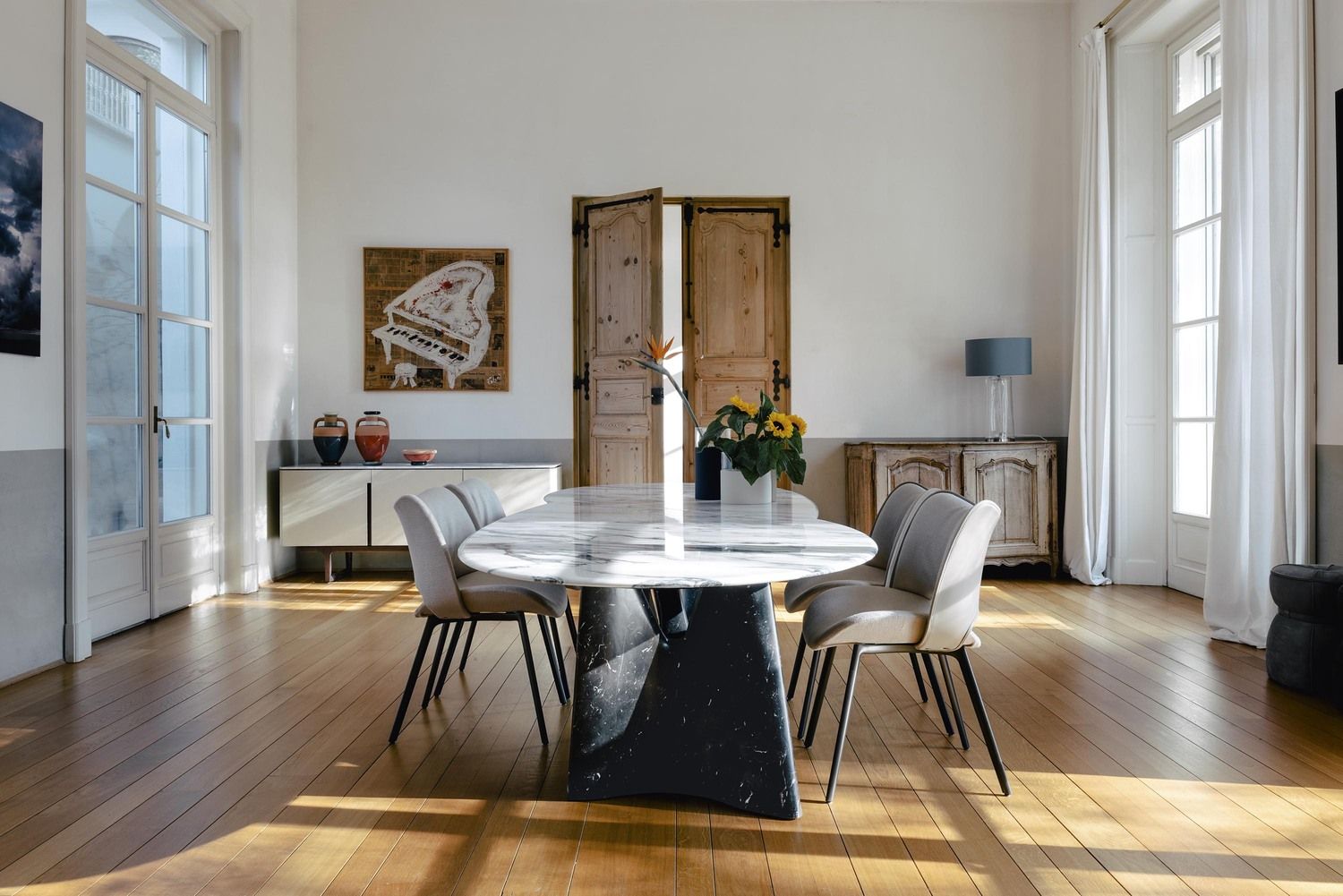 Infinitamente dining table