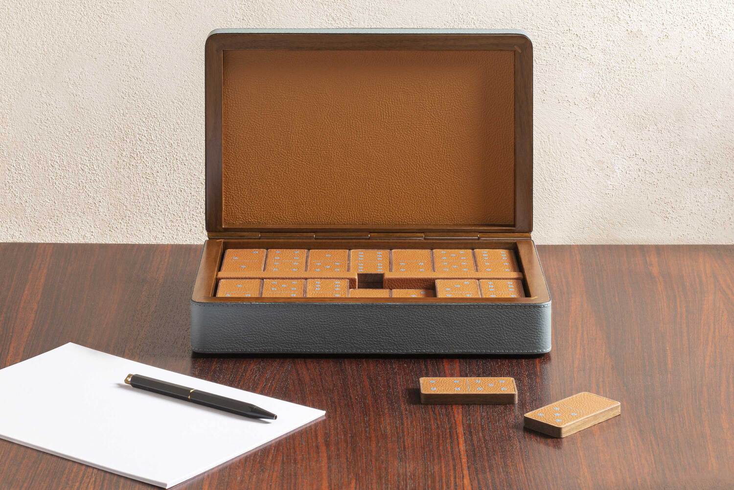 Poltrona Frau domino set in walnut wood and leather