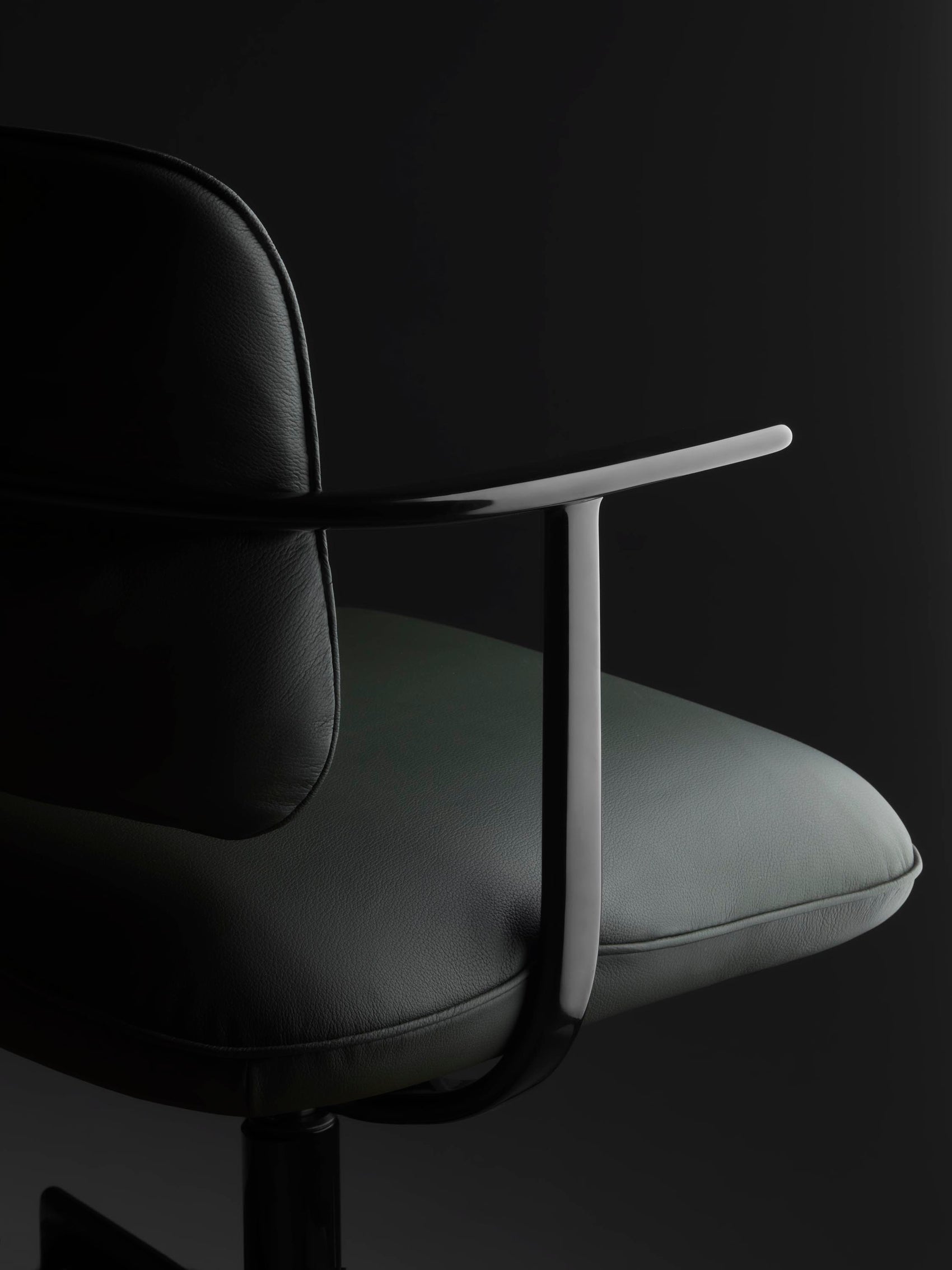 U-Type chair