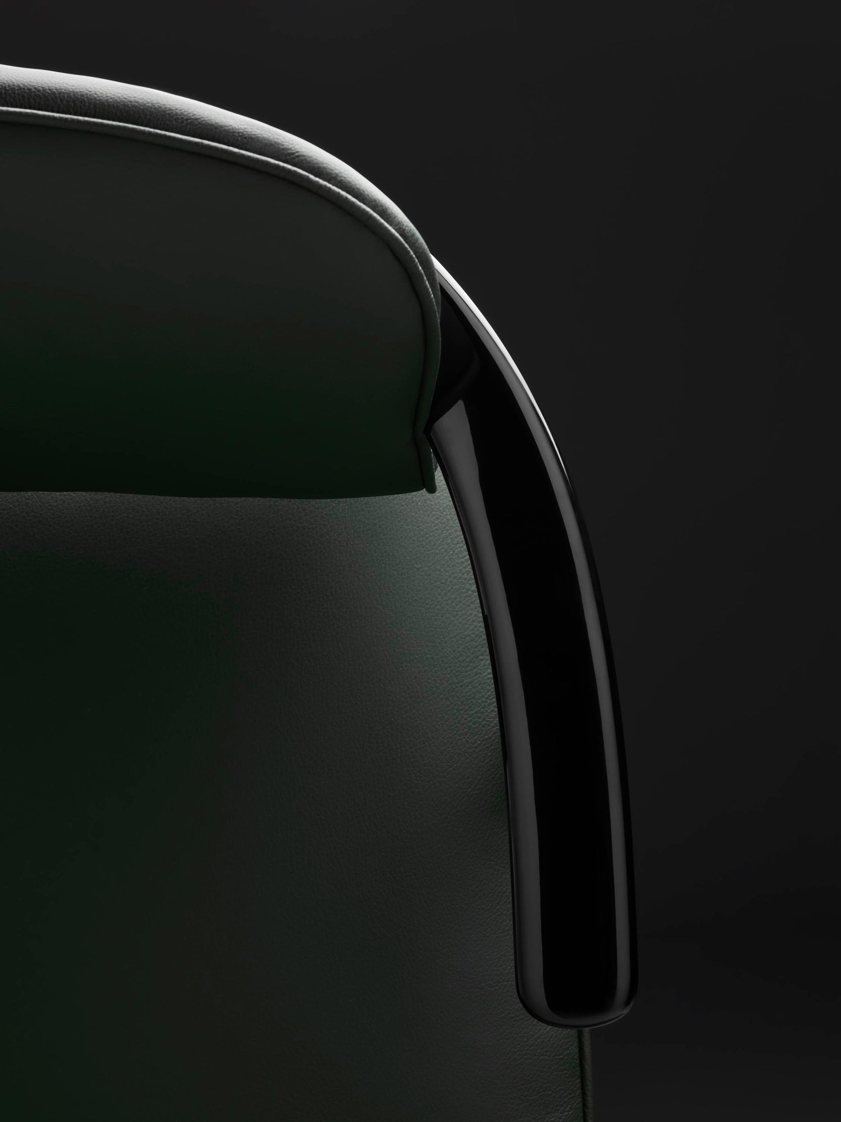 U-Type chair