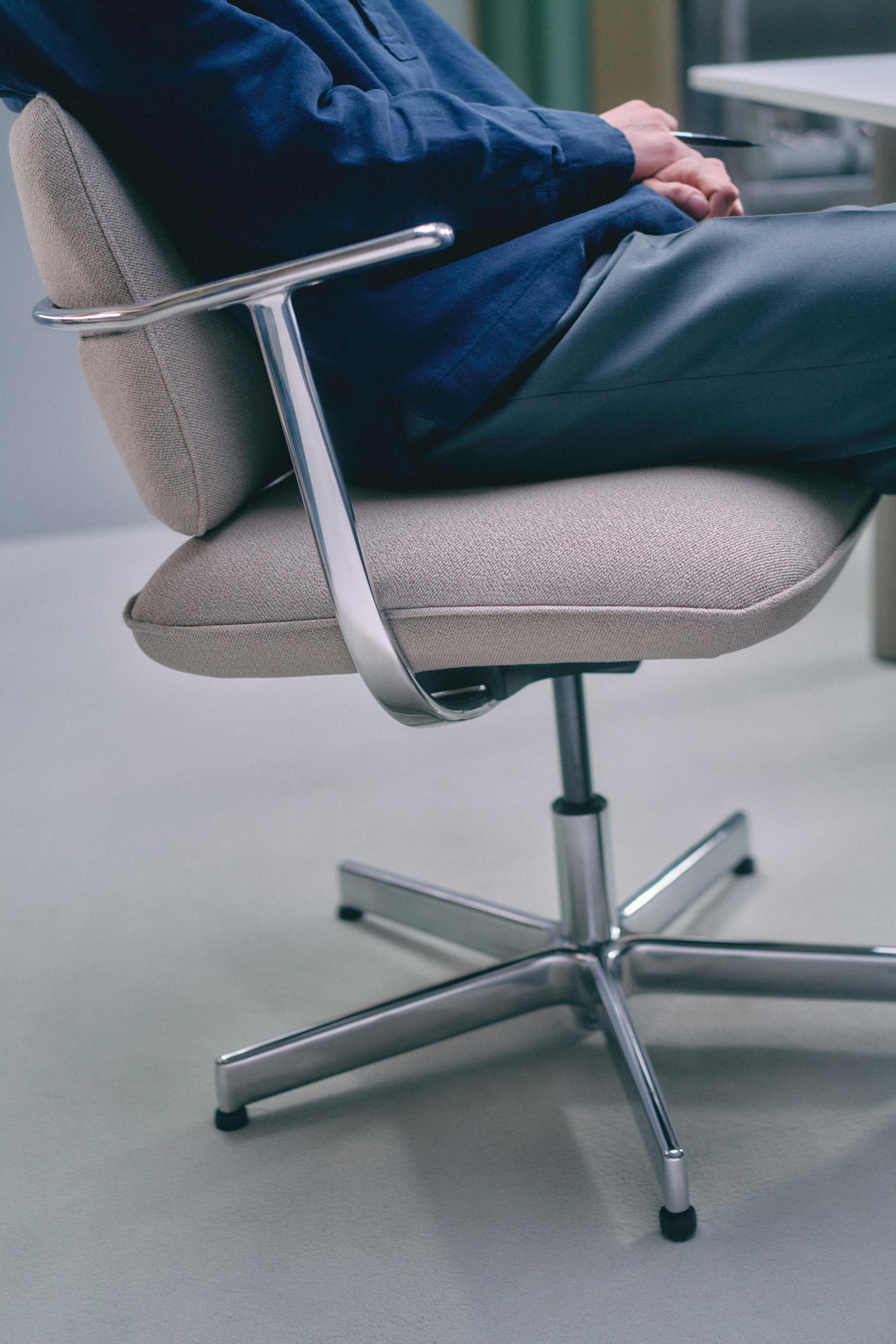 U-Type chair