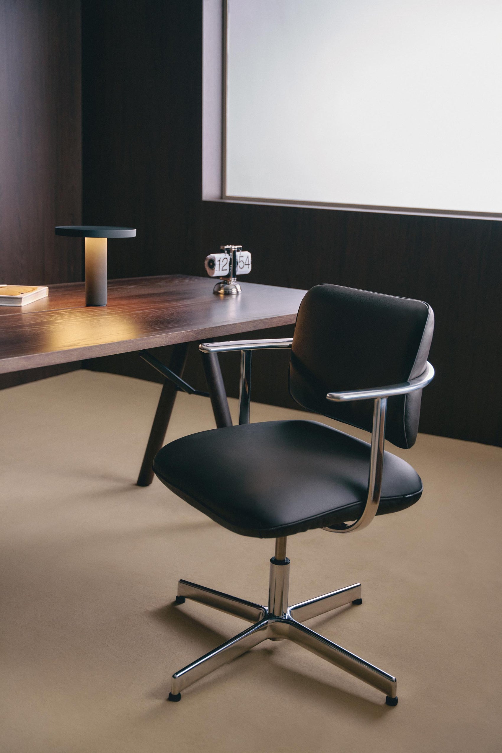 U-Type chair