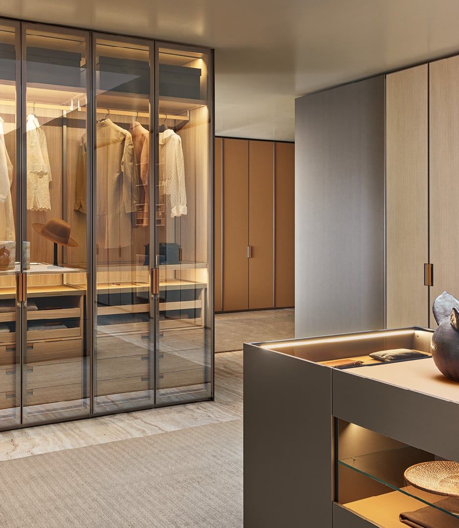 Senzafine wardrobe by Poliform