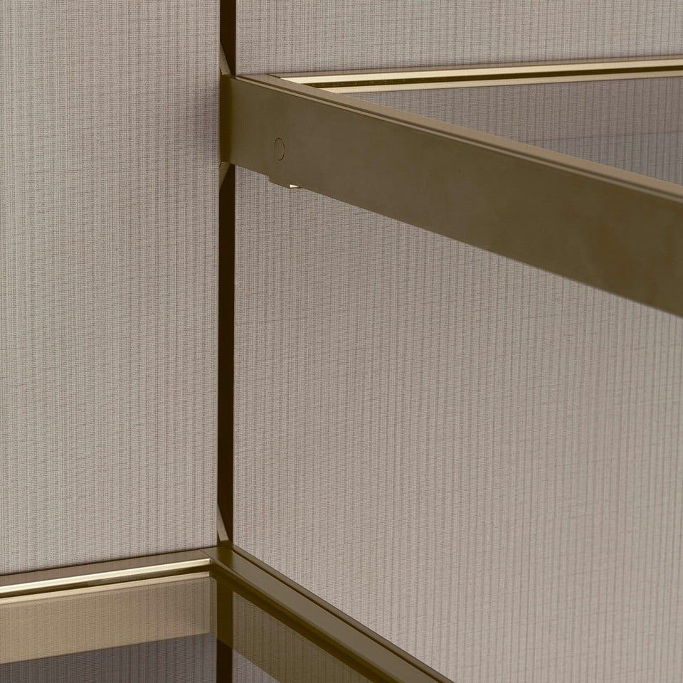 Ubik walk-in closet detail
