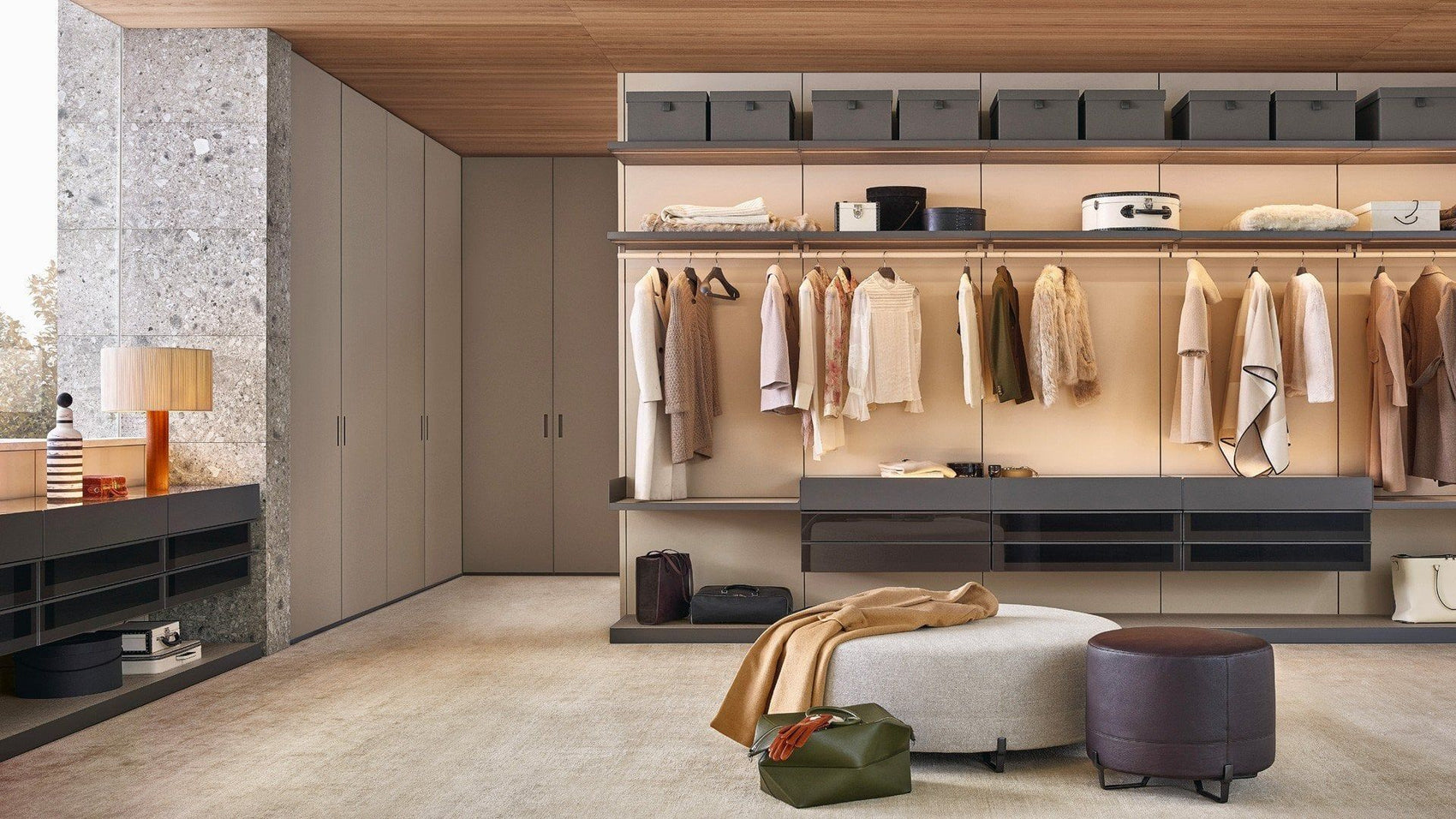 Ubik walk-in closet by Poliform
