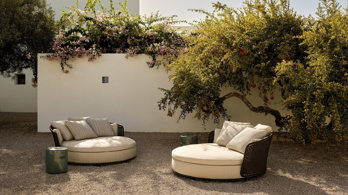 Soori Day lounge outdoor armchair by Poliform